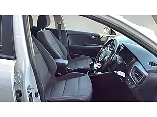 Used 2020 Kia Stonic Stonic 2 White - Interior and Exterior details 6