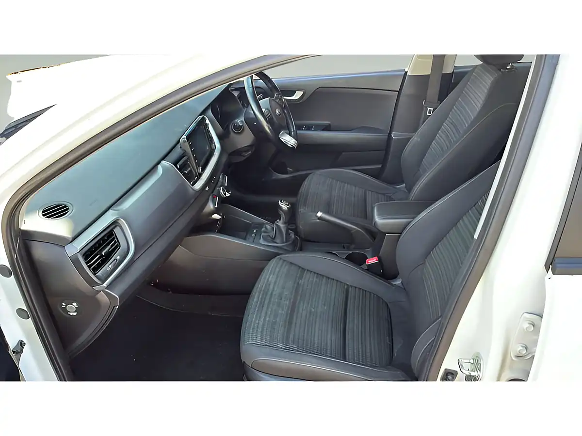 Used 2020 Kia Stonic Stonic 2 White - Interior and Exterior details 9
