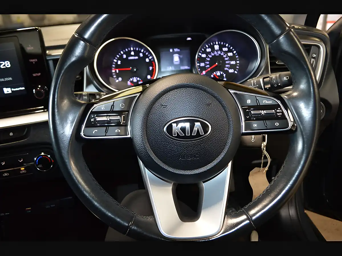 Used 2020 Kia Xceed 2 Dark Penta Metal - Interior and Exterior details 11