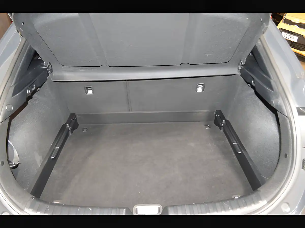 Used 2020 Kia Xceed 2 Dark Penta Metal - Interior and Exterior details 13