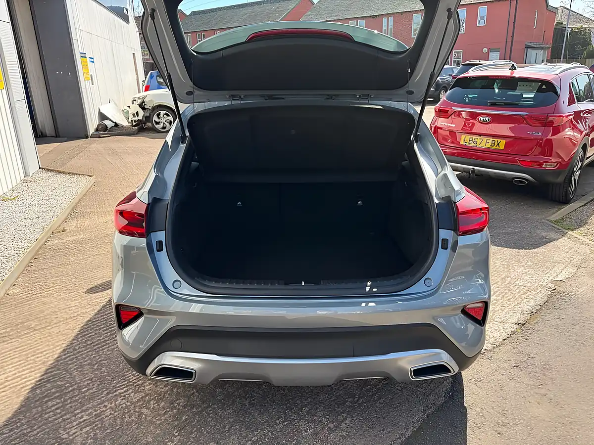 Used 2020 Kia Xceed 2 Lunar Silver - Interior and Exterior details 11