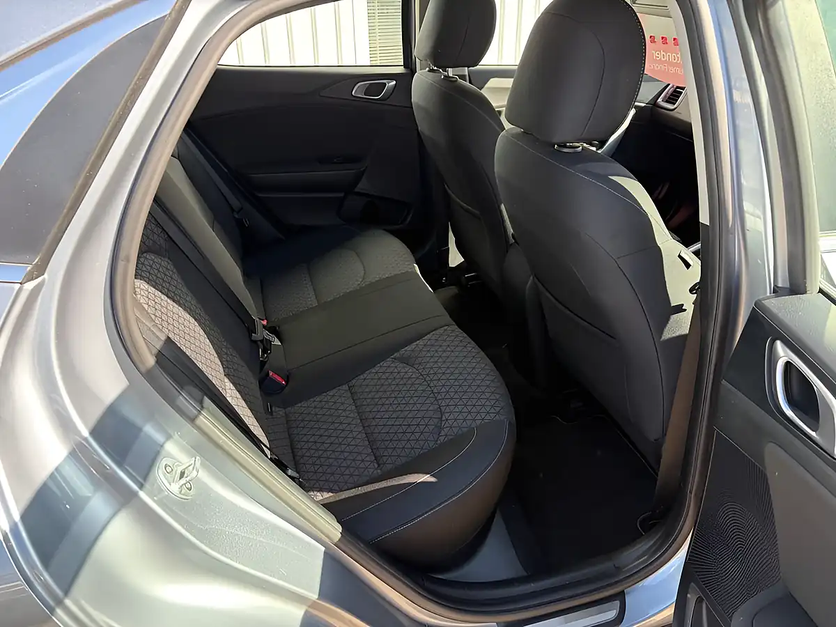 Used 2020 Kia Xceed 2 Lunar Silver - Interior and Exterior details 12