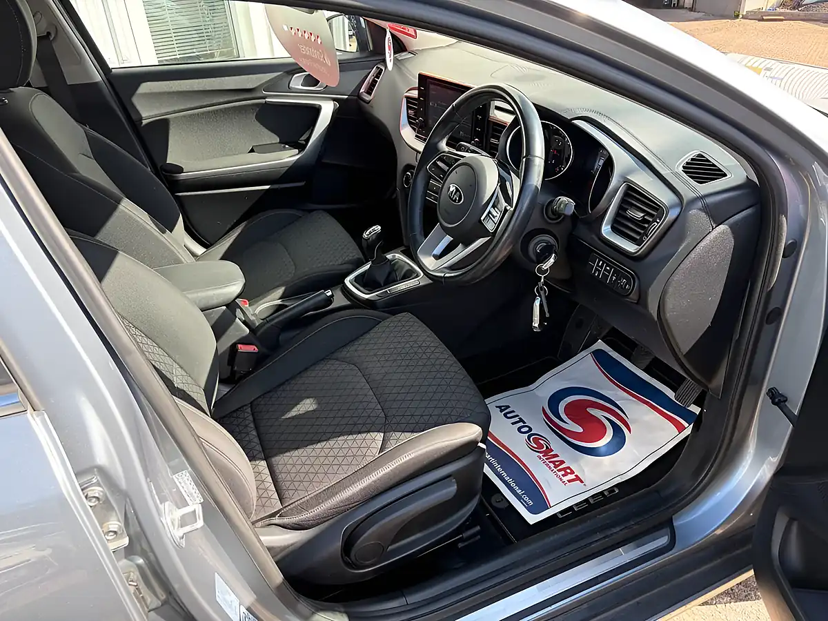 Used 2020 Kia Xceed 2 Lunar Silver - Interior and Exterior details 13