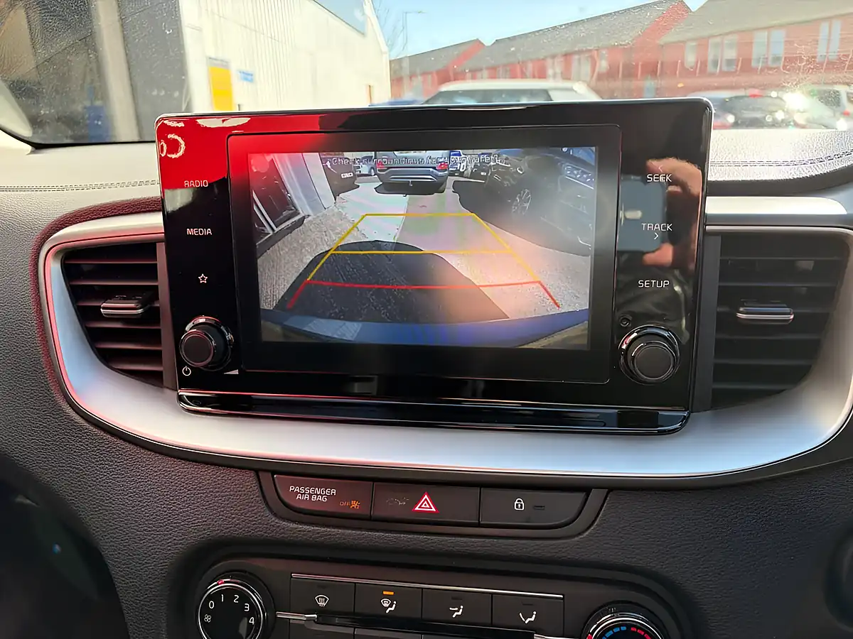 Used 2020 Kia Xceed 2 Lunar Silver - Interior and Exterior details 16