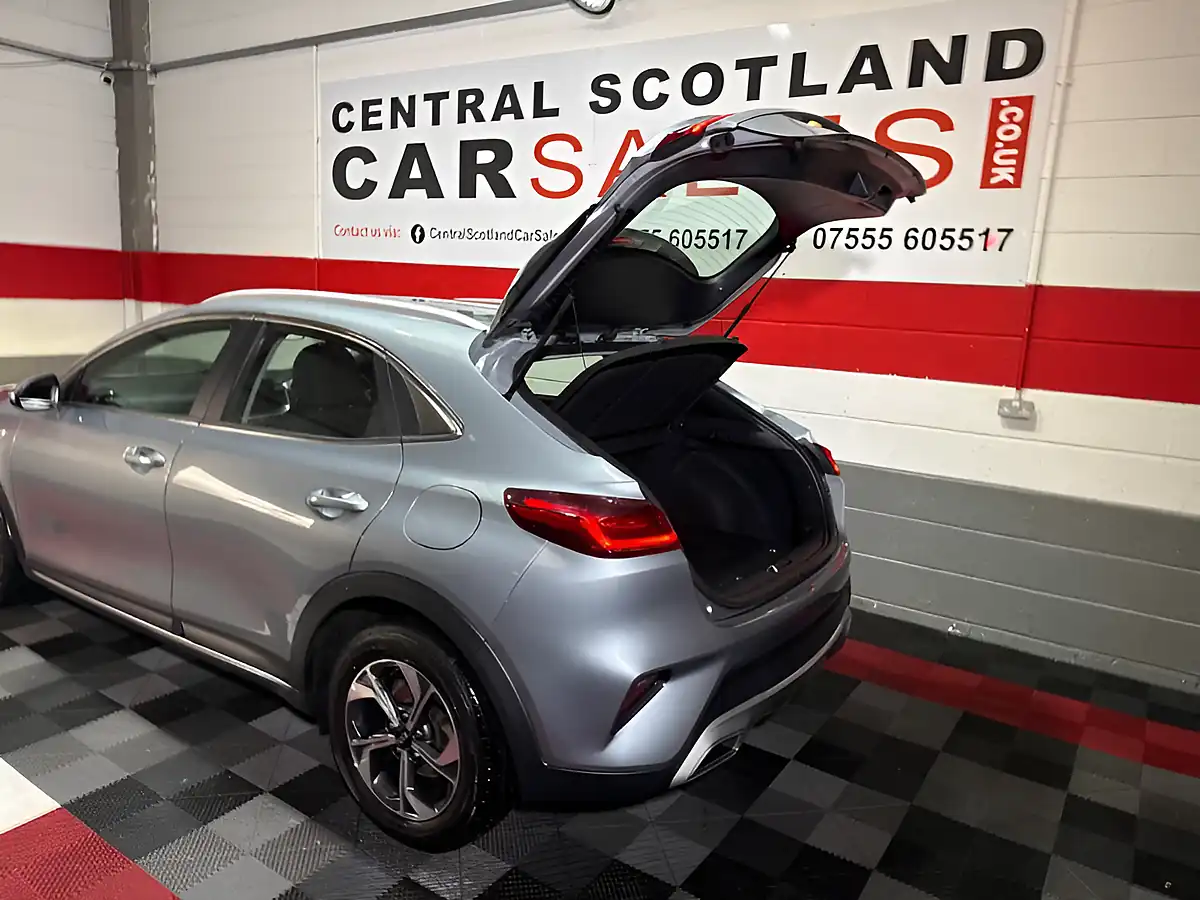 Used 2020 Kia Xceed 2 Silver - Interior and Exterior details 9