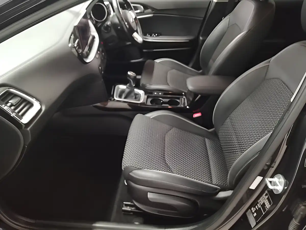 Used 2020 Kia Xceed 3 Black - Interior and Exterior details 11