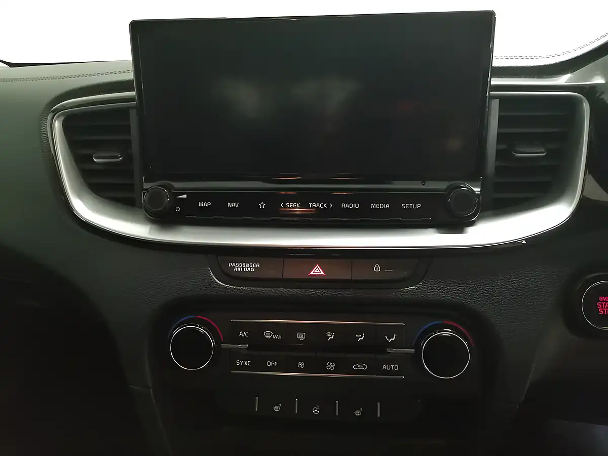 Used 2020 Kia Xceed 3 Black - Interior and Exterior details 14