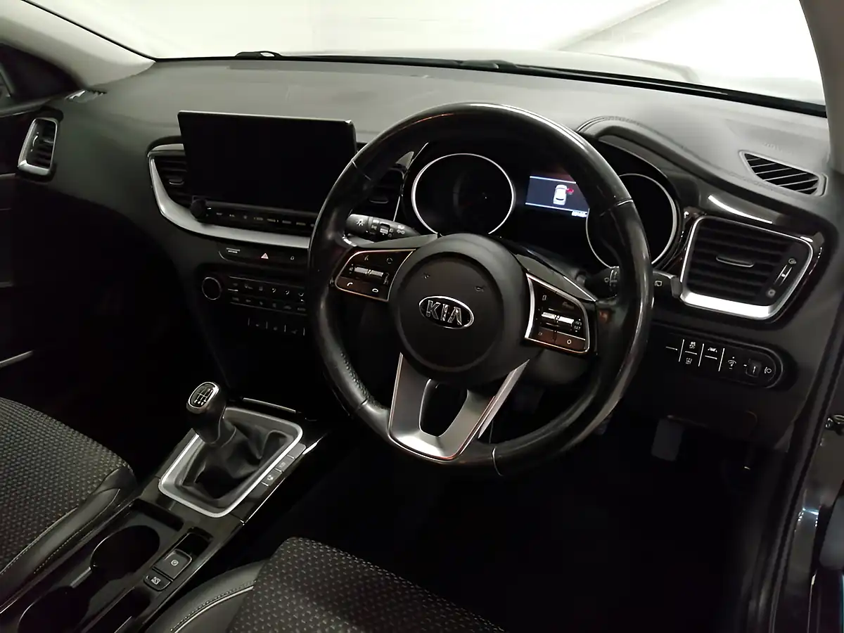 Used 2020 Kia Xceed 3 Black - Interior and Exterior details 6