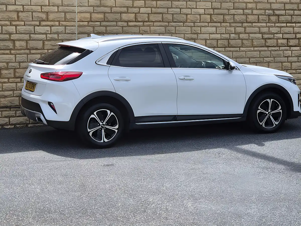 Used 2020 Kia Xceed 3 White - Interior and Exterior details 12