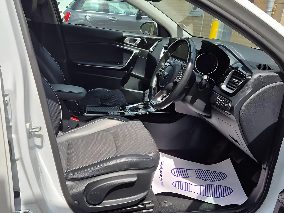 Used 2020 Kia Xceed 3 White - Interior and Exterior details 2
