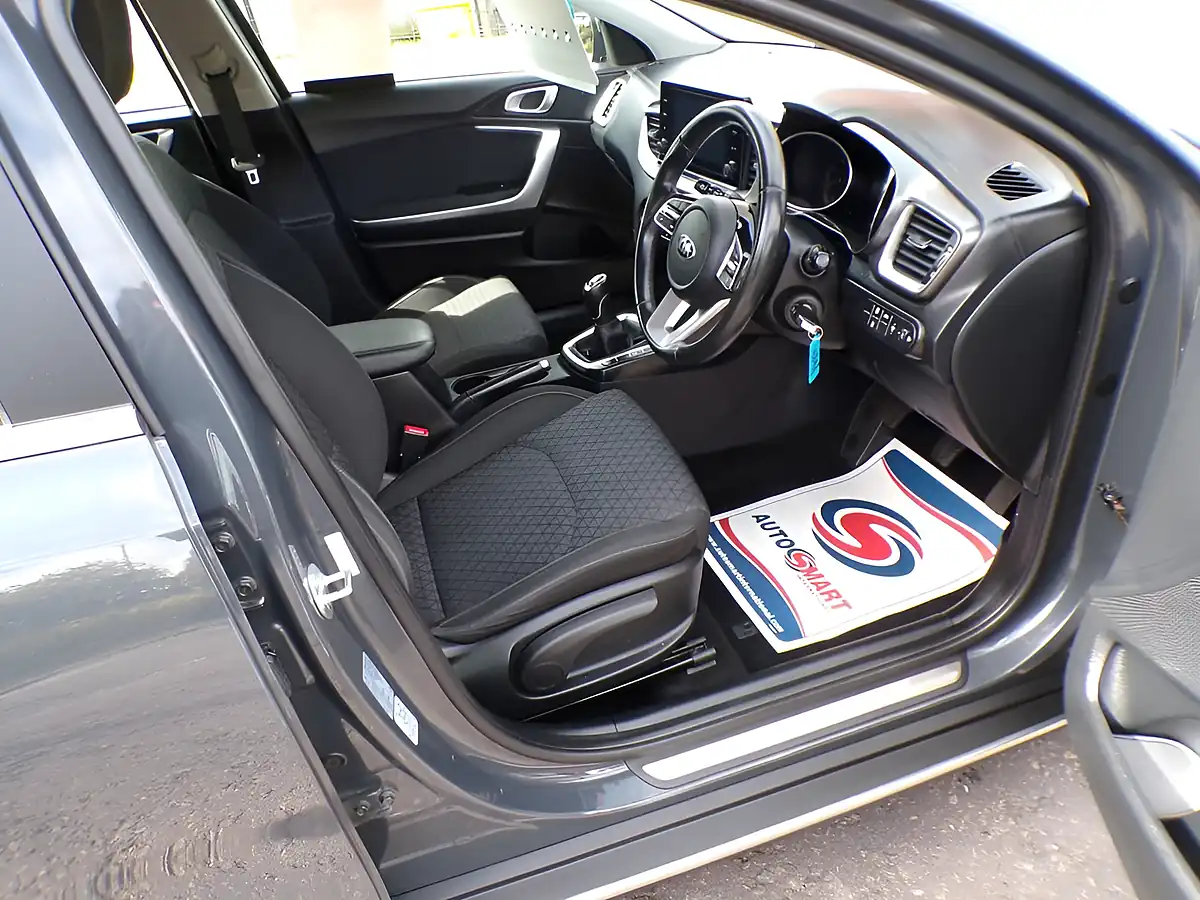 Used 2020 Kia Xceed Dark Penta Grey Pearlescent - Interior and Exterior details 3