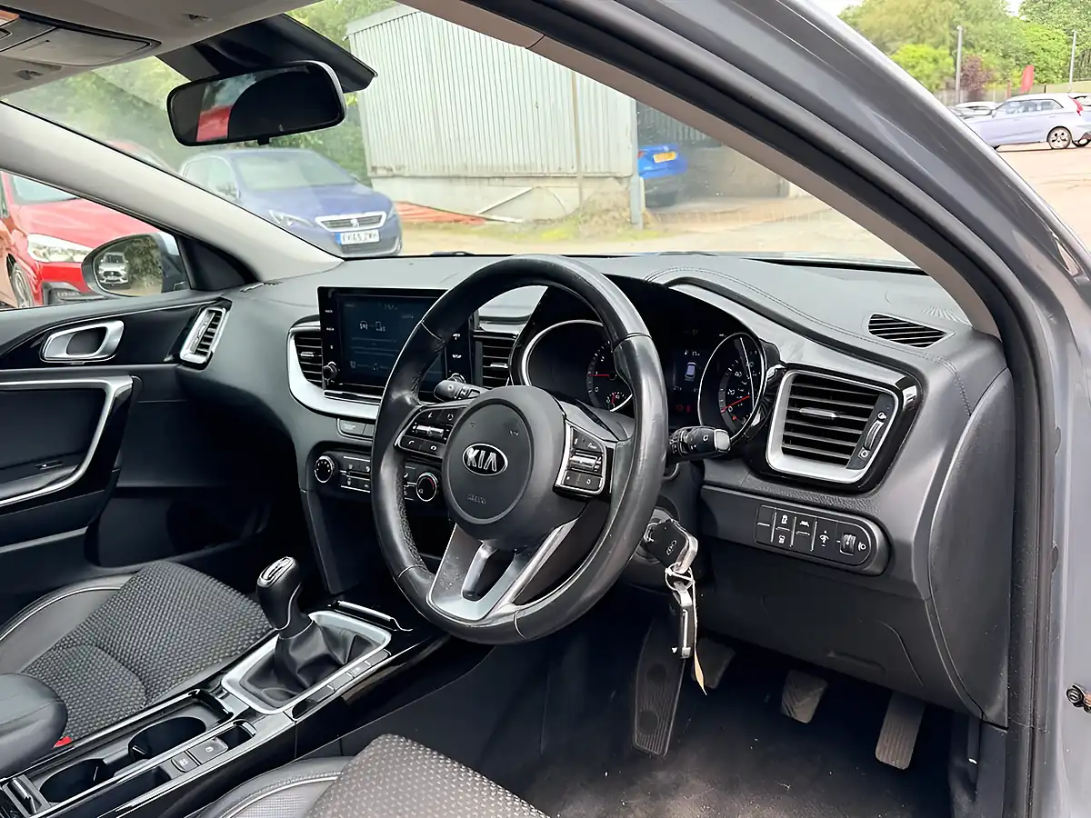 Used 2020 Kia Xceed Edition Lunar Grey - Interior and Exterior details 10