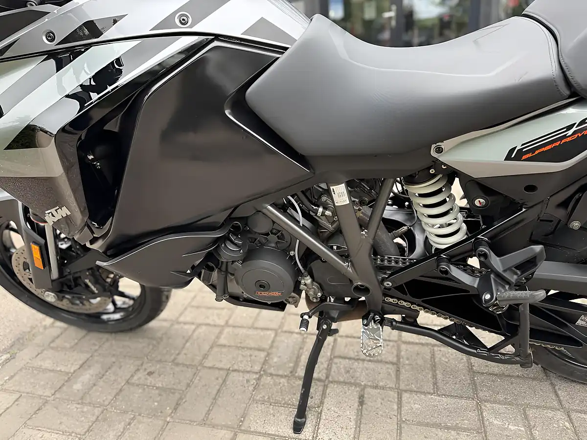 Used 2020 Ktm 1290 Super Adventure S Silver - Interior and Exterior details 16