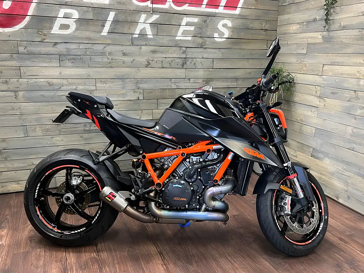 Used 2020 Ktm 1290 Super Duke R Black - Interior and Exterior details 3