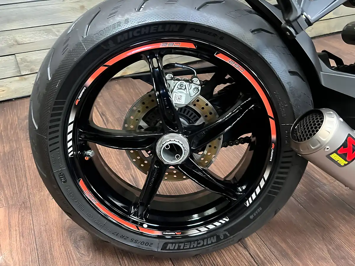 Used 2020 Ktm 1290 Super Duke R Black - Interior and Exterior details 9
