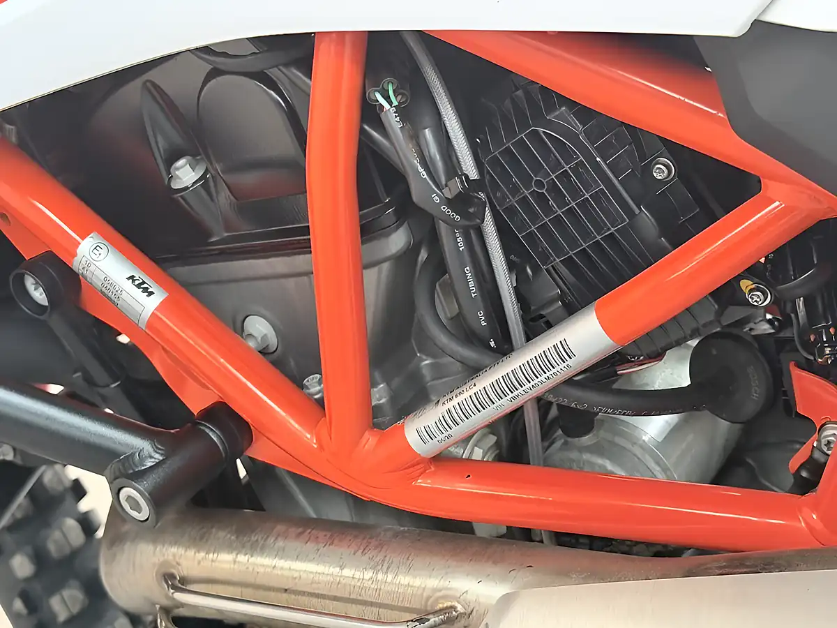 Used 2020 Ktm 690 Enduro R Orange - Interior and Exterior details 10
