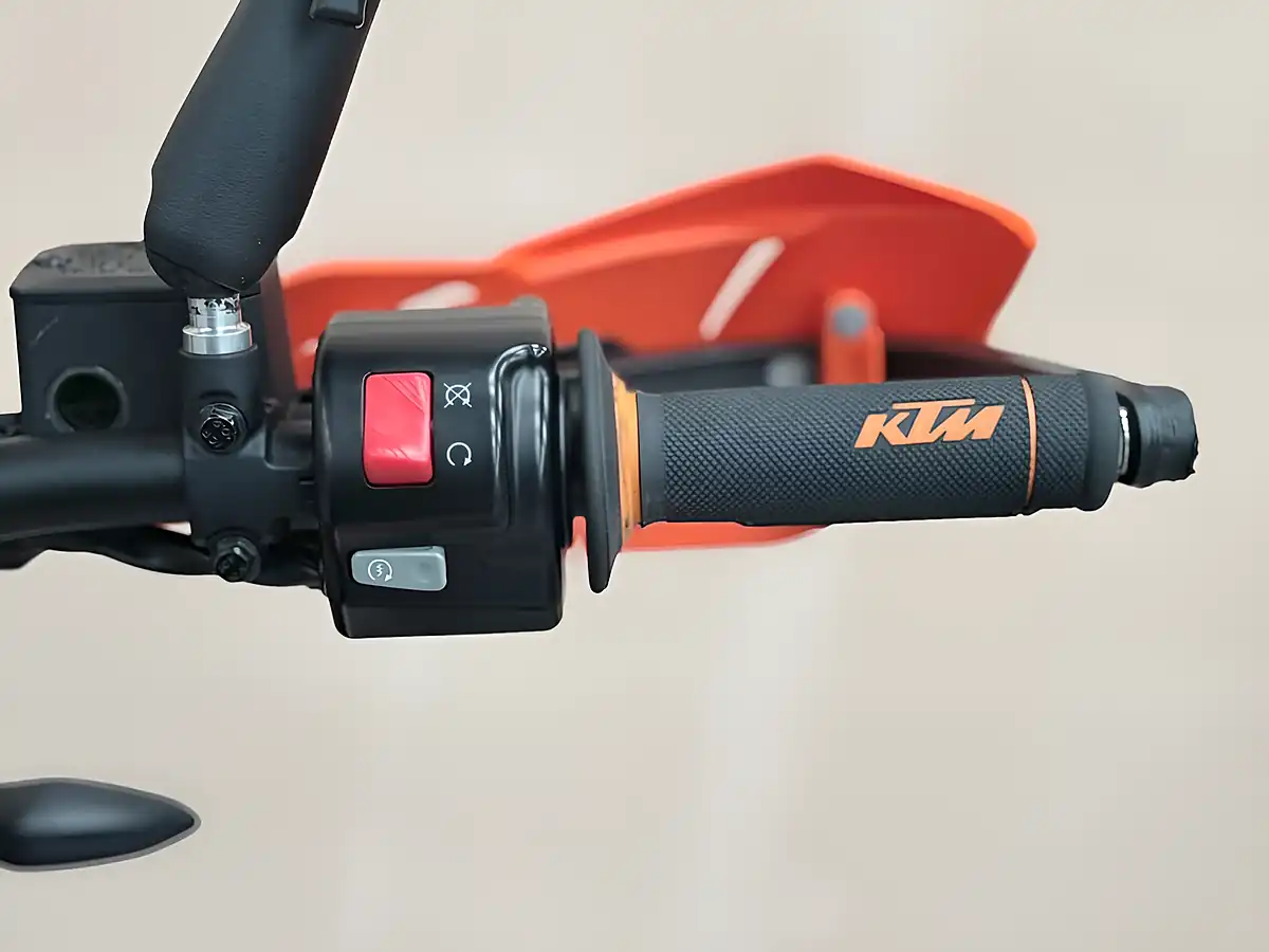 Used 2020 Ktm 690 Enduro R Orange - Interior and Exterior details 15