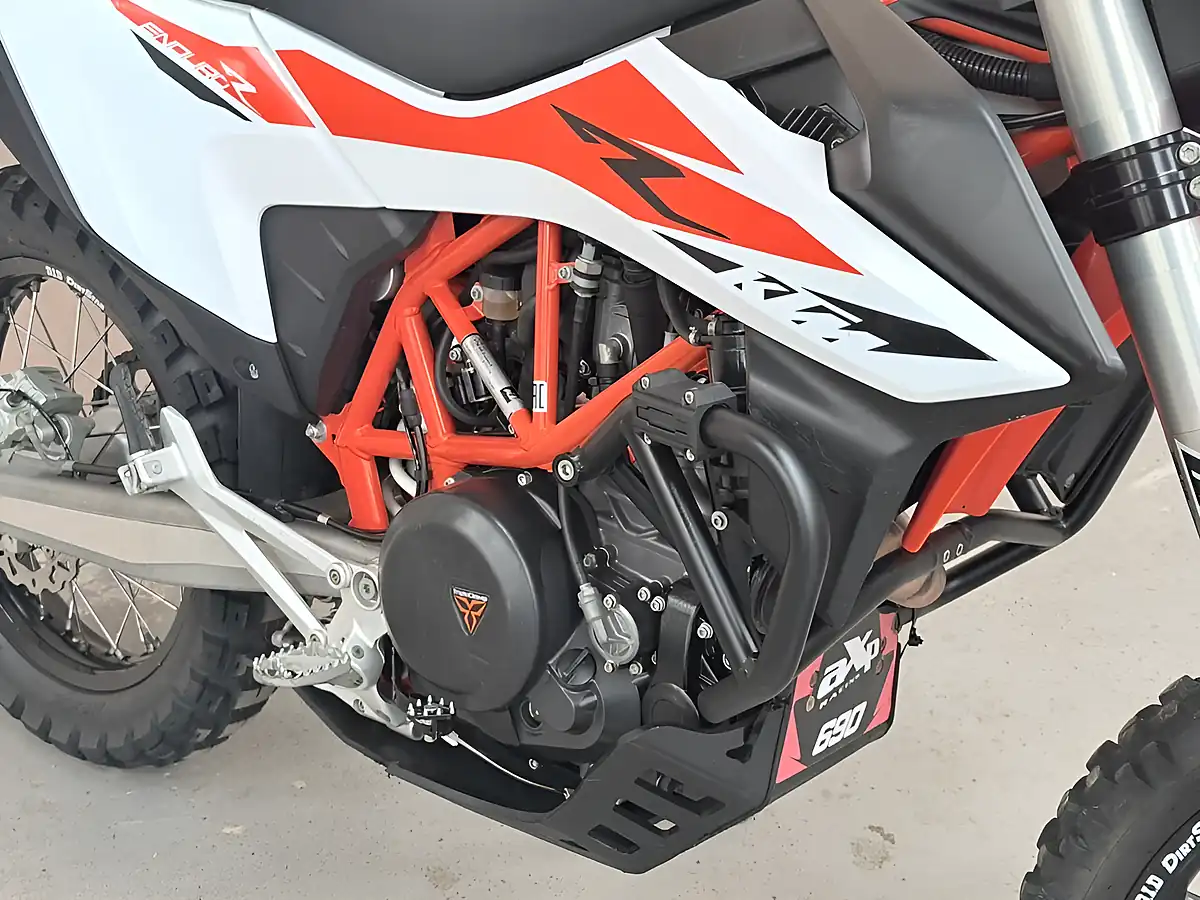 Used 2020 Ktm 690 Enduro R Orange - Interior and Exterior details 9