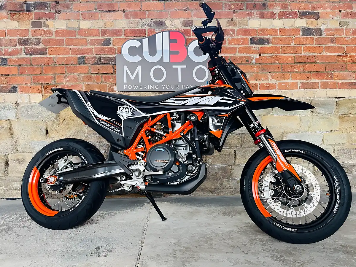 Used 2020 Ktm 690 Smc R Orange - Front View
