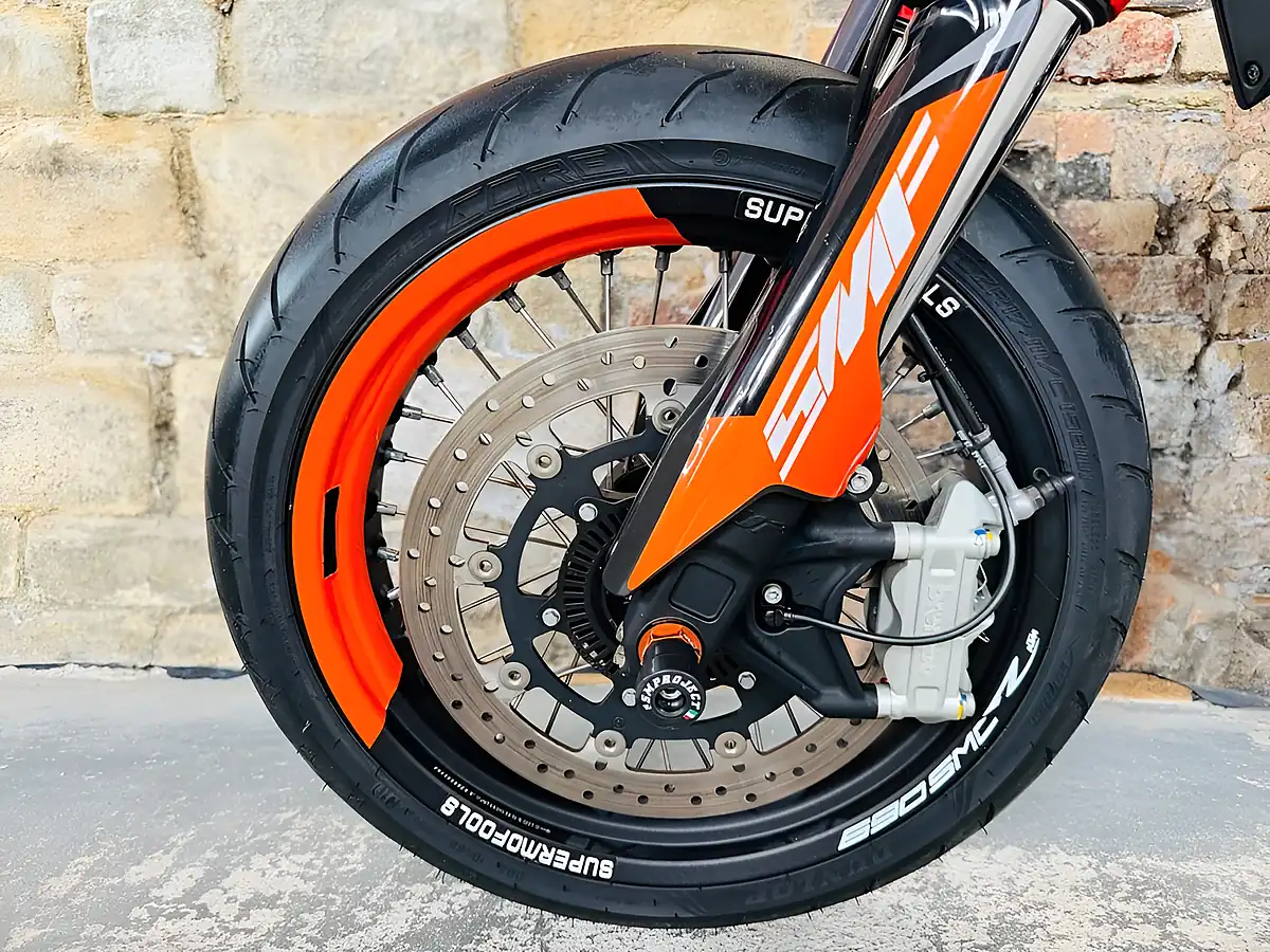 Used 2020 Ktm 690 Smc R Orange - Interior and Exterior details 14