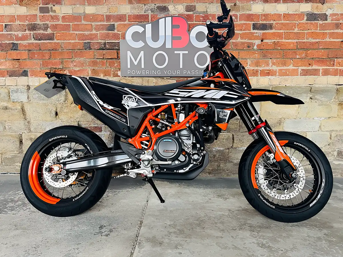 Used 2020 Ktm 690 Smc R Orange - Interior and Exterior details 2