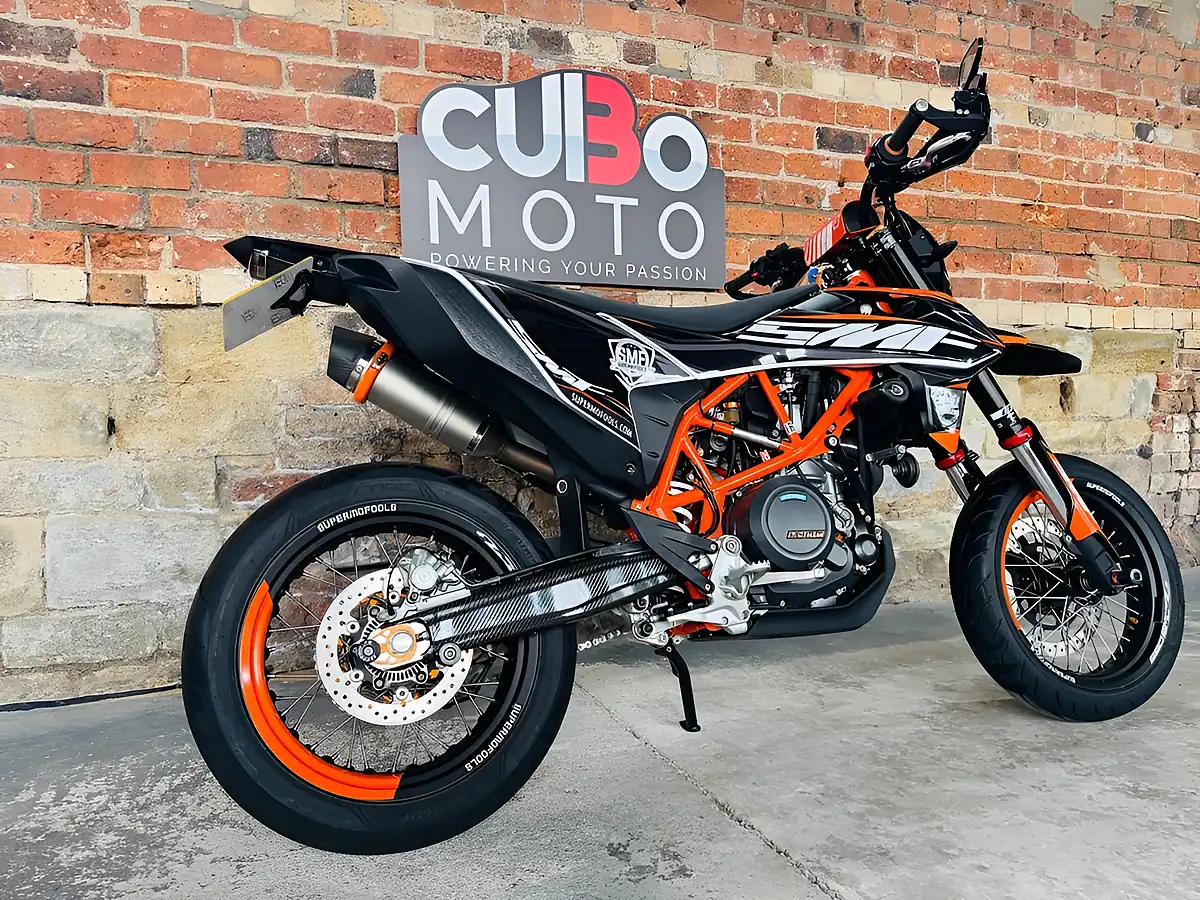 Used 2020 Ktm 690 Smc R Orange - Interior and Exterior details 4