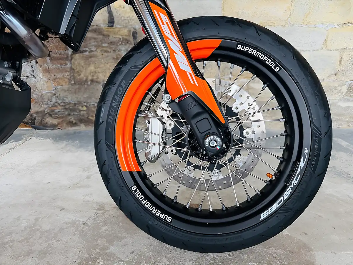 Used 2020 Ktm 690 Smc R Orange - Interior and Exterior details 5