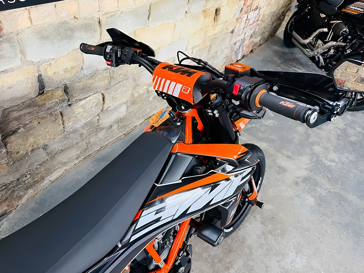 Used 2020 Ktm 690 Smc R Orange - Interior and Exterior details 8