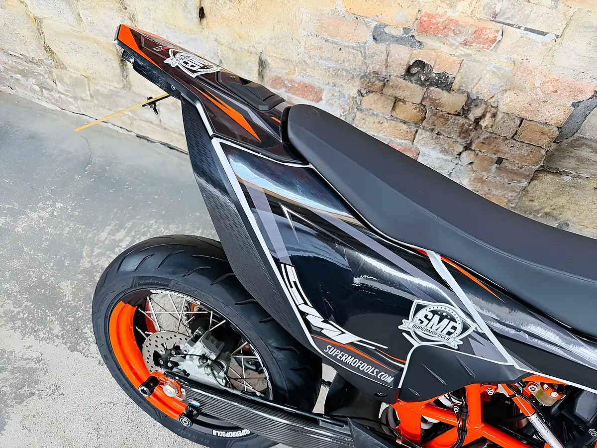 Used 2020 Ktm 690 Smc R Orange - Interior and Exterior details 9