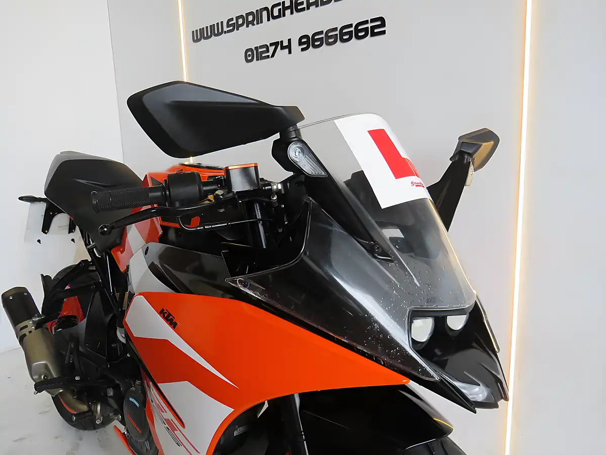 Used 2020 Ktm Rc 125 Orange - Interior and Exterior details 11