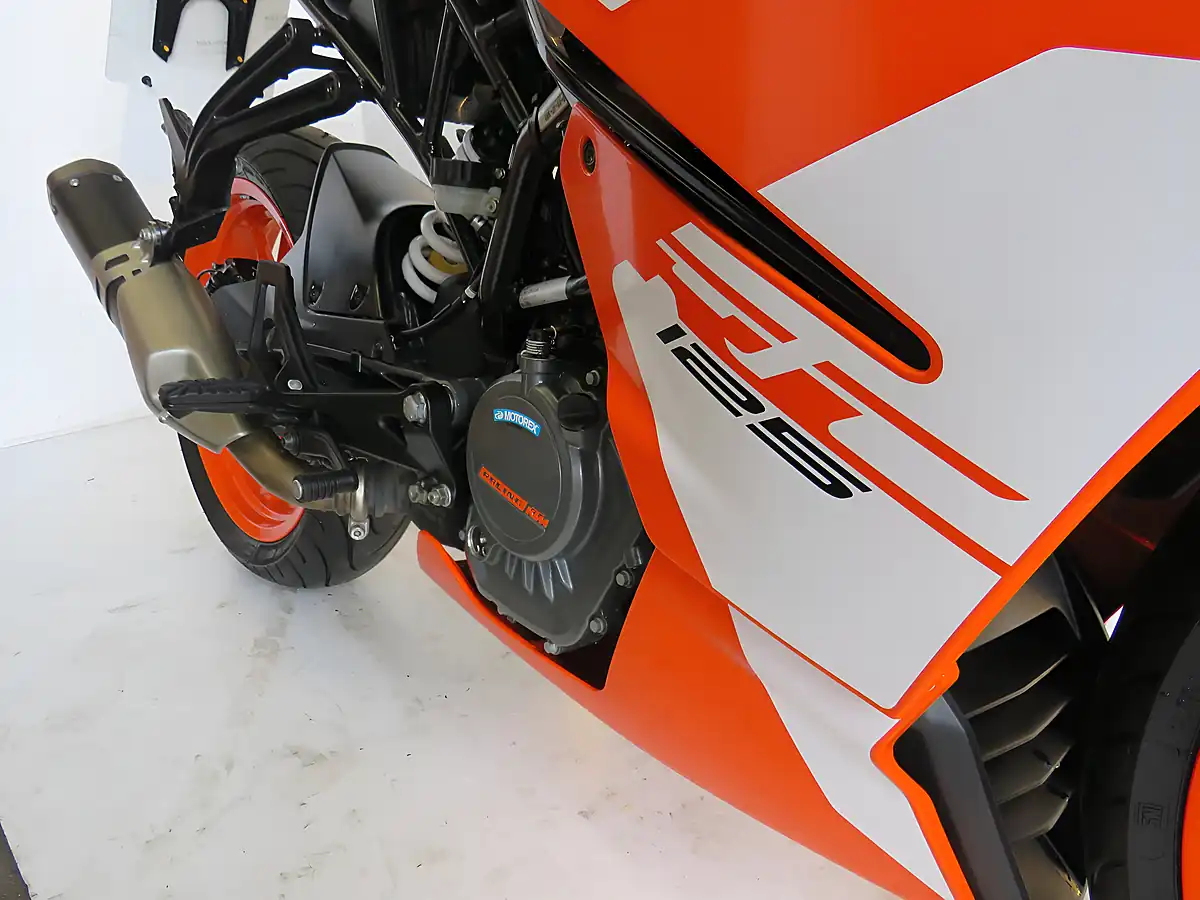 Used 2020 Ktm Rc 125 Orange - Interior and Exterior details 12