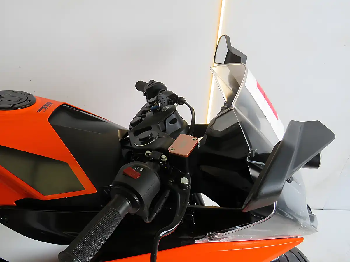 Used 2020 Ktm Rc 125 Orange - Interior and Exterior details 13