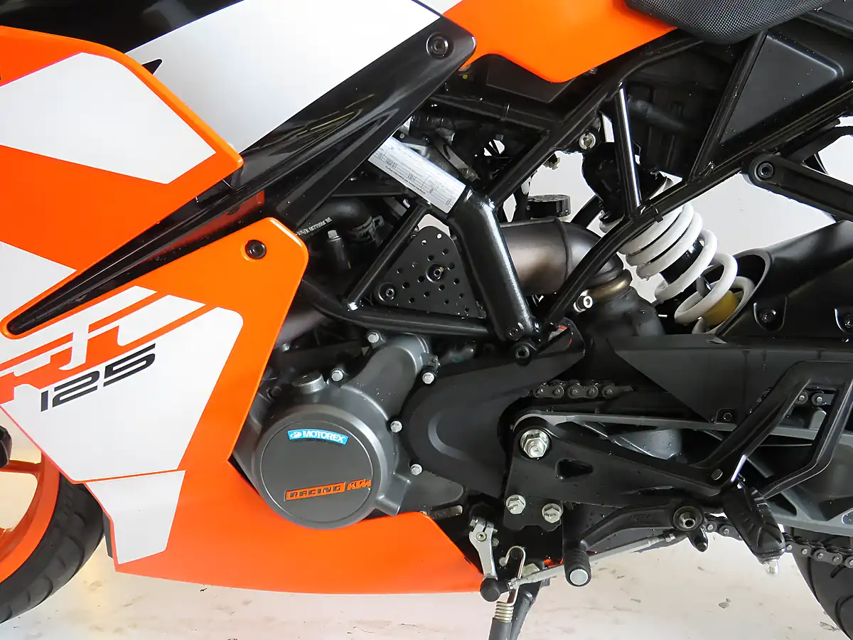 Used 2020 Ktm Rc 125 Orange - Interior and Exterior details 15