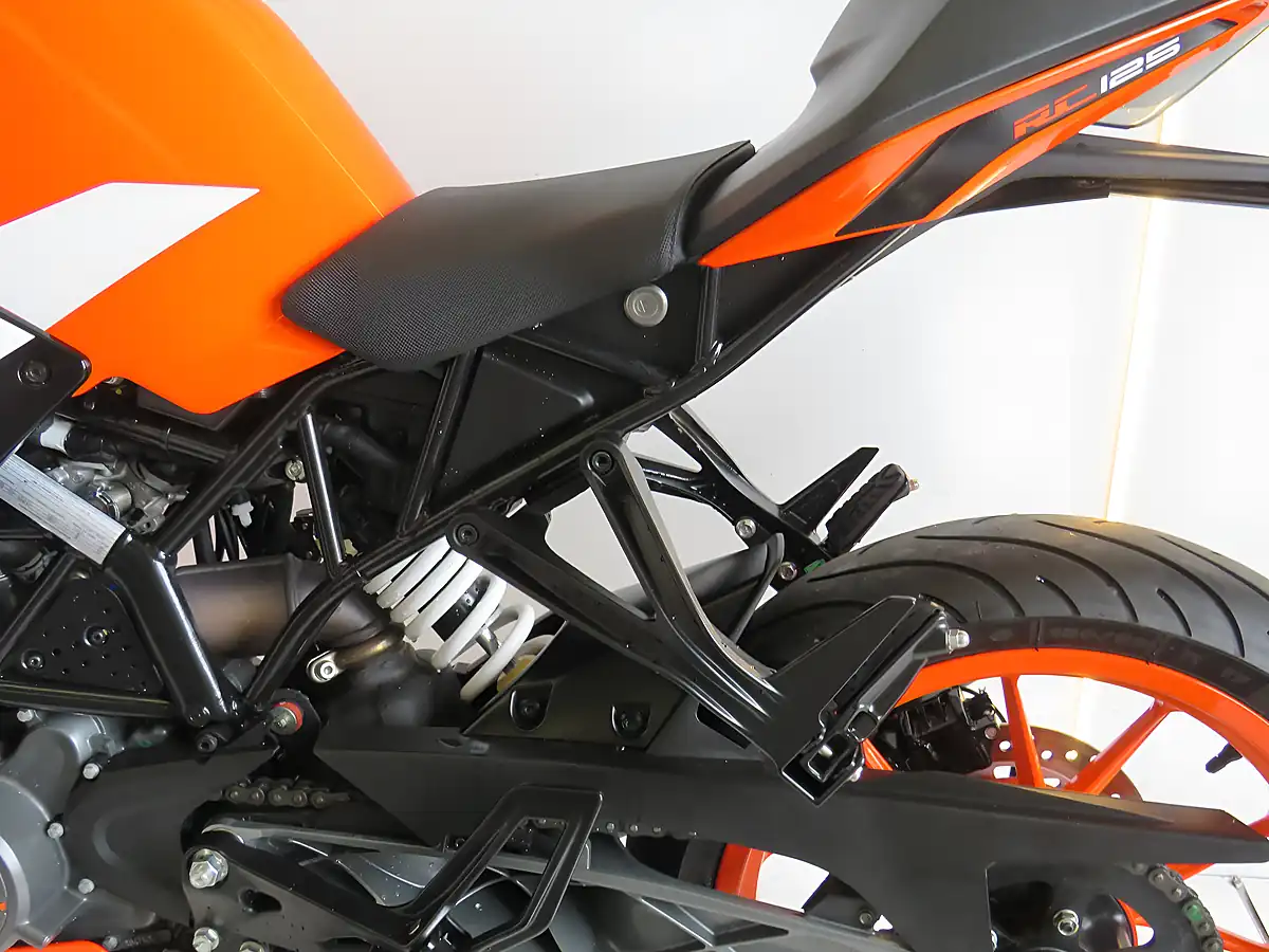 Used 2020 Ktm Rc 125 Orange - Interior and Exterior details 16