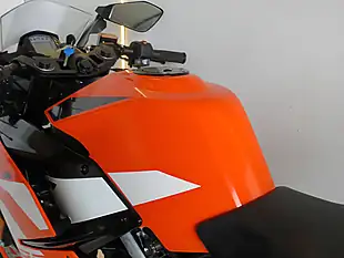 Used 2020 Ktm Rc 125 Orange - Interior and Exterior details 18