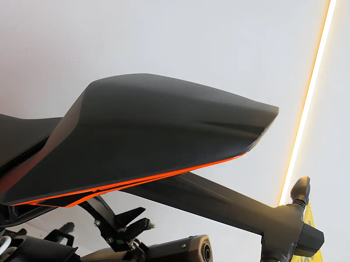 Used 2020 Ktm Rc 125 Orange - Interior and Exterior details 19