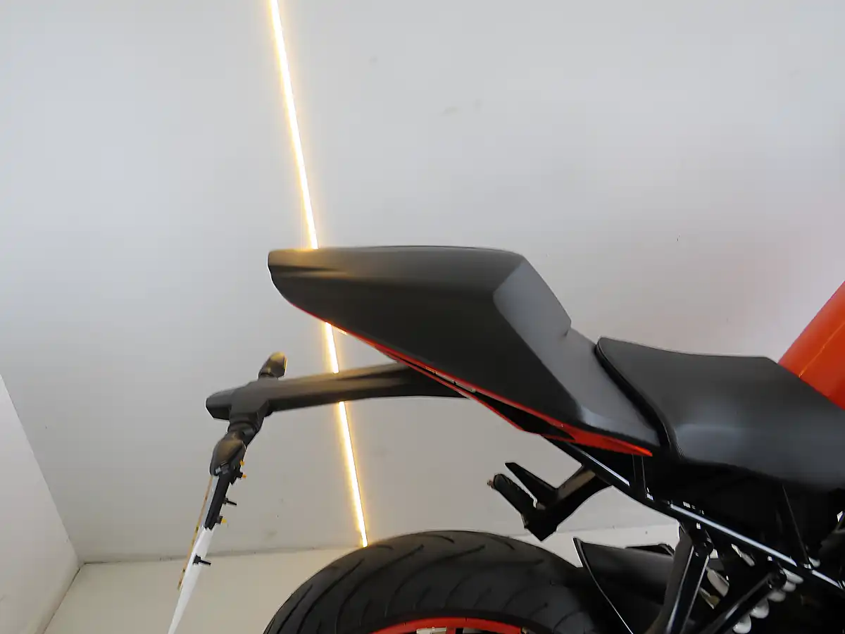 Used 2020 Ktm Rc 125 Orange - Interior and Exterior details 4