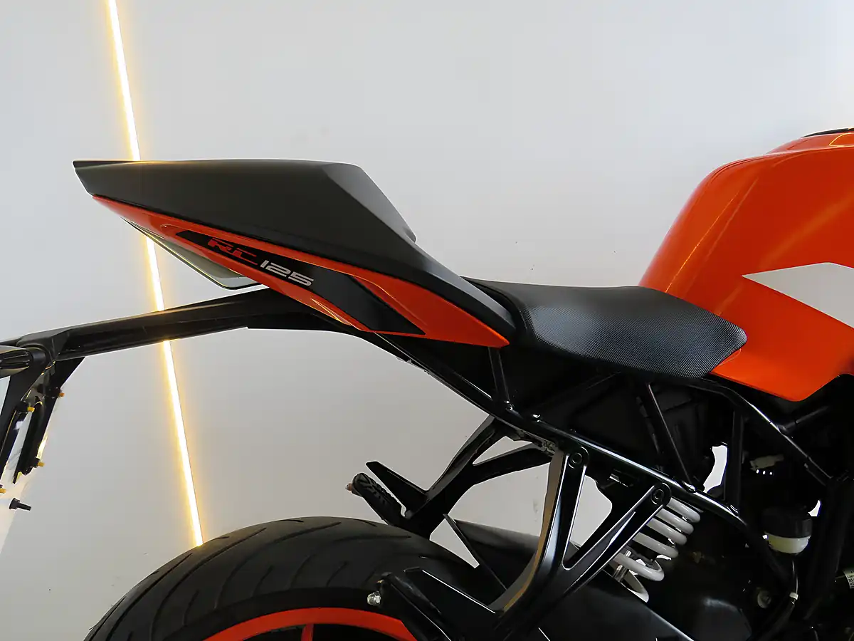 Used 2020 Ktm Rc 125 Orange - Interior and Exterior details 5