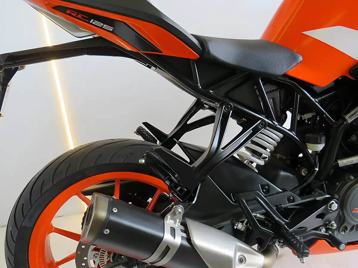 Used 2020 Ktm Rc 125 Orange - Interior and Exterior details 6