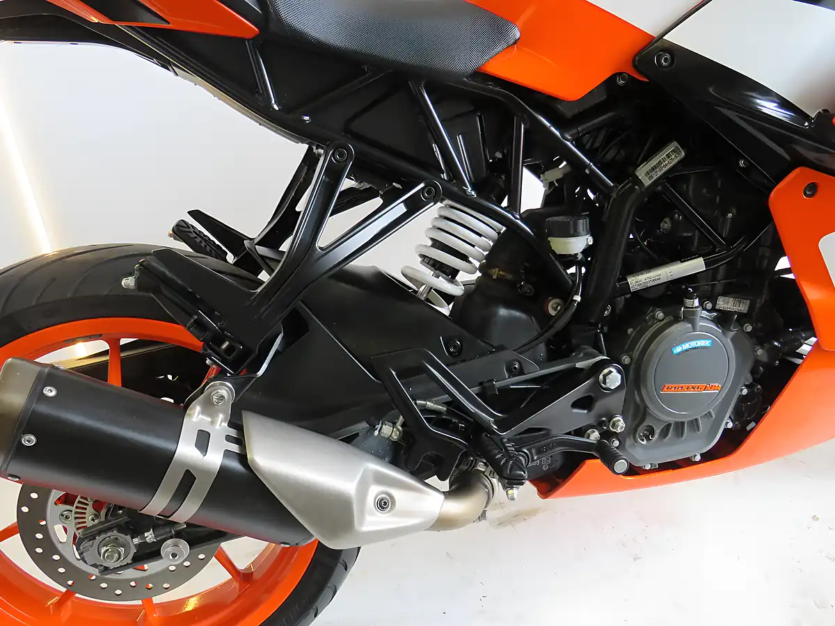 Used 2020 Ktm Rc 125 Orange - Interior and Exterior details 8