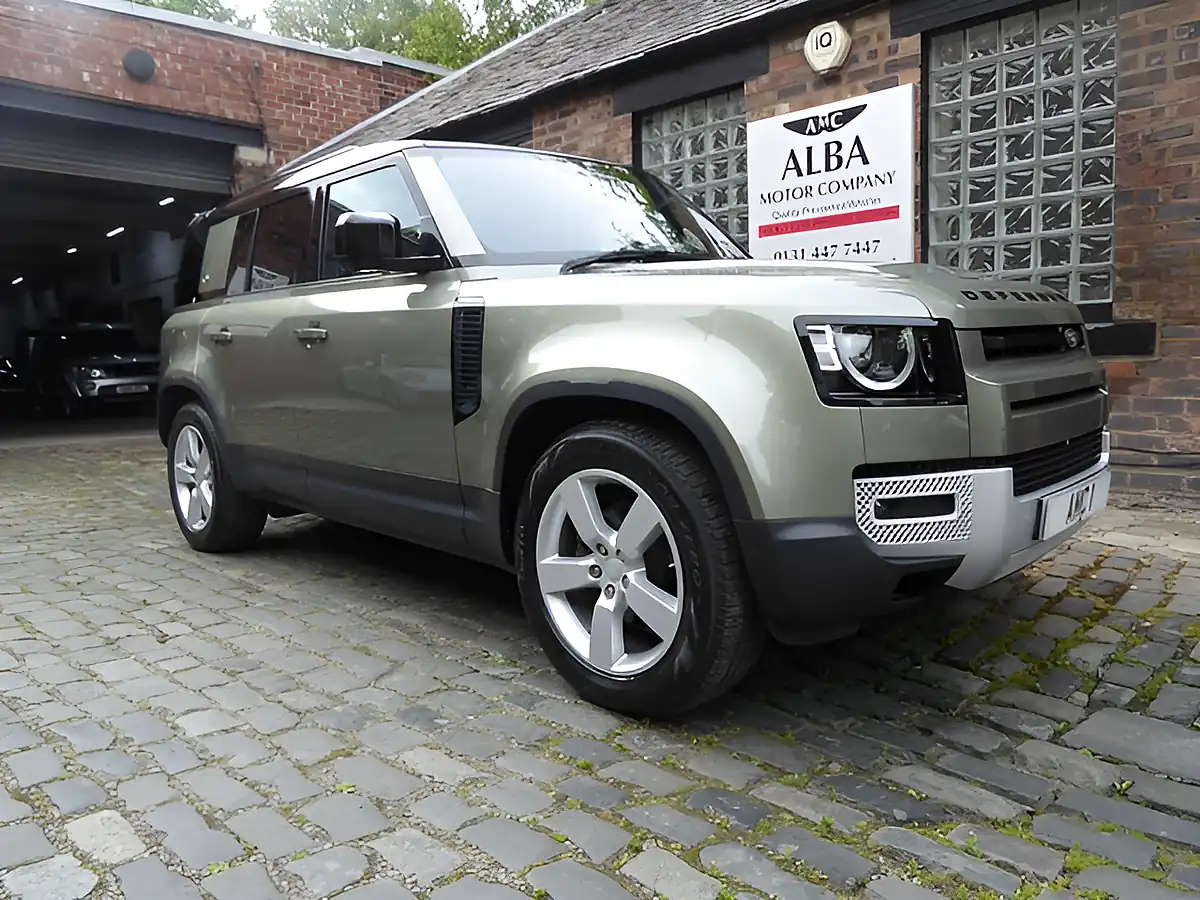 Used 2020 Land Rover Defender 110 First Edition Green - Front View