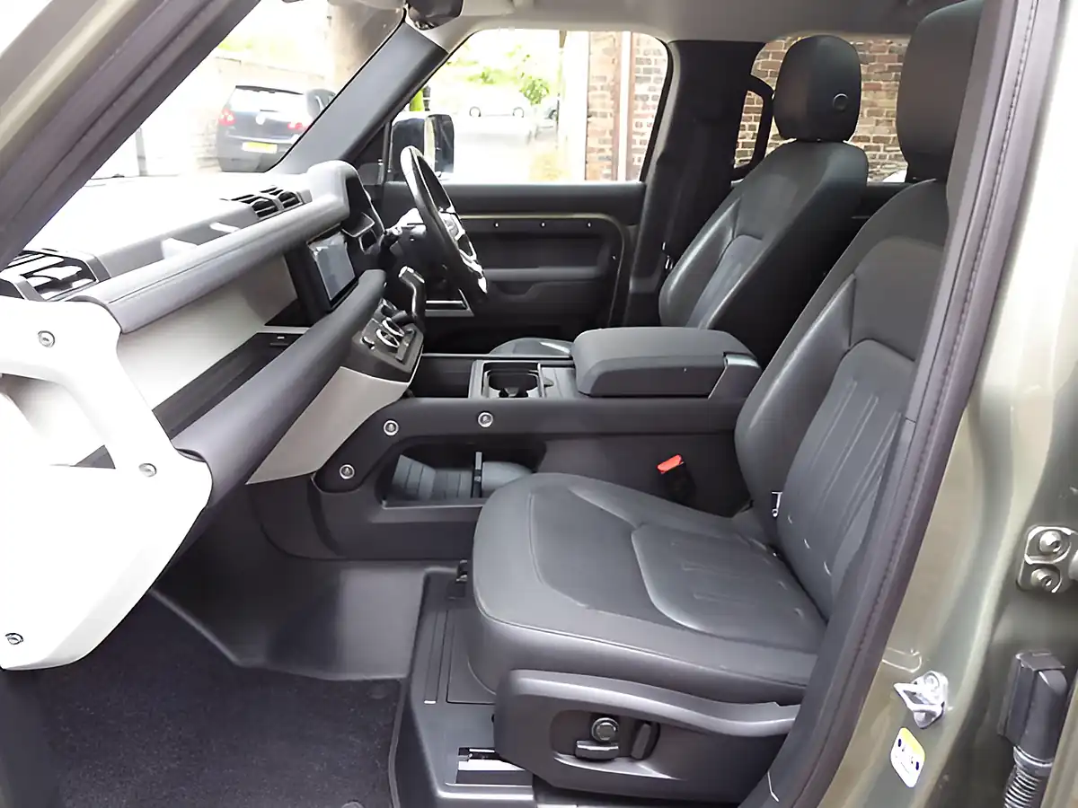 Used 2020 Land Rover Defender 110 First Edition Green - Interior and Exterior details 10