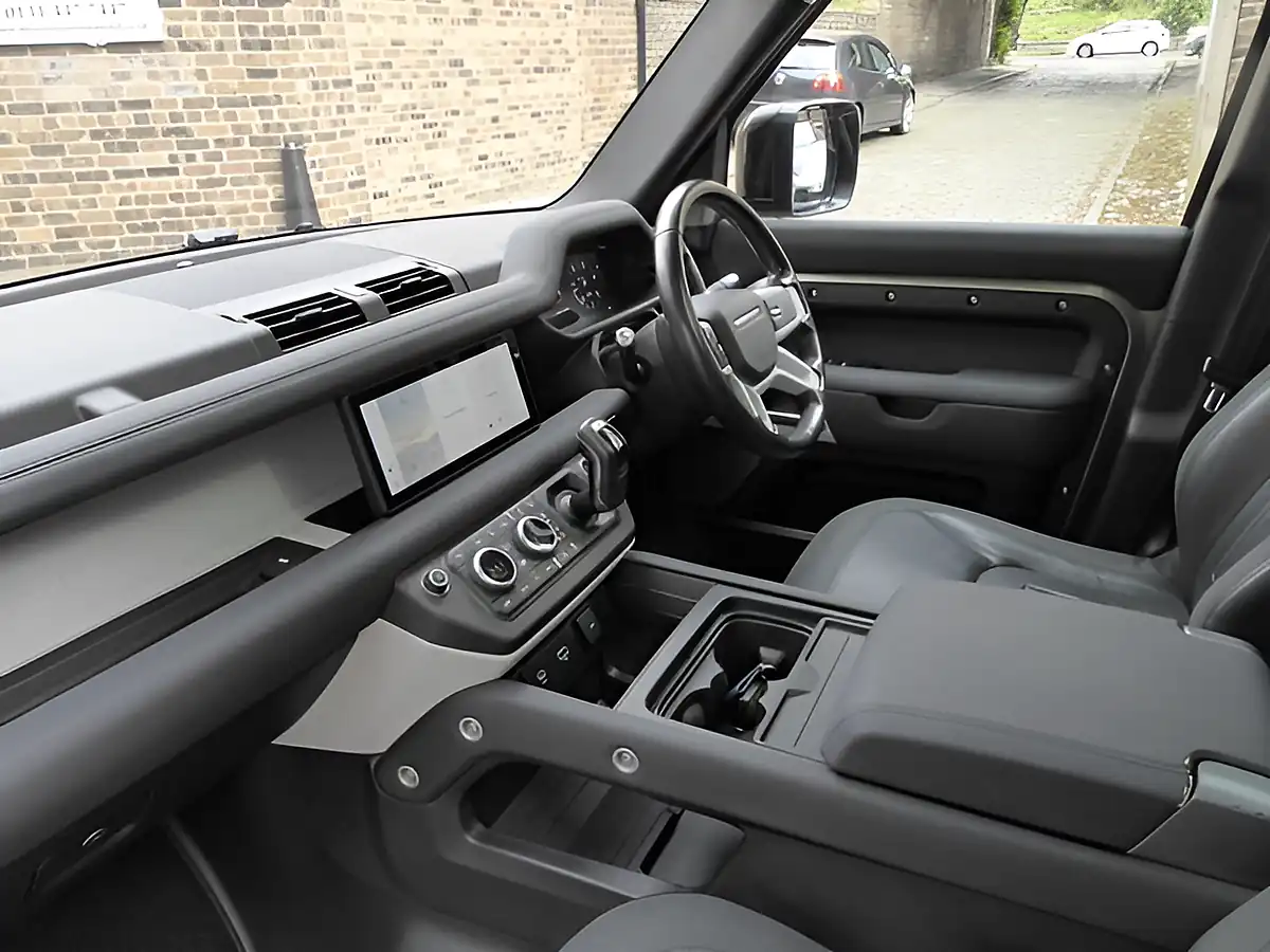Used 2020 Land Rover Defender 110 First Edition Green - Interior and Exterior details 11