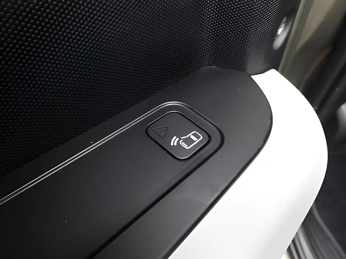 Used 2020 Land Rover Defender 110 First Edition Green - Interior and Exterior details 13