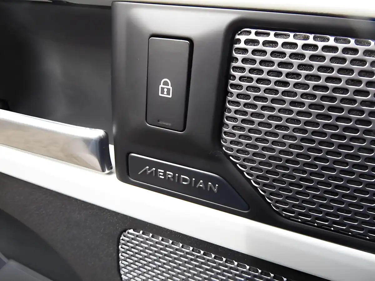 Used 2020 Land Rover Defender 110 First Edition Green - Interior and Exterior details 14