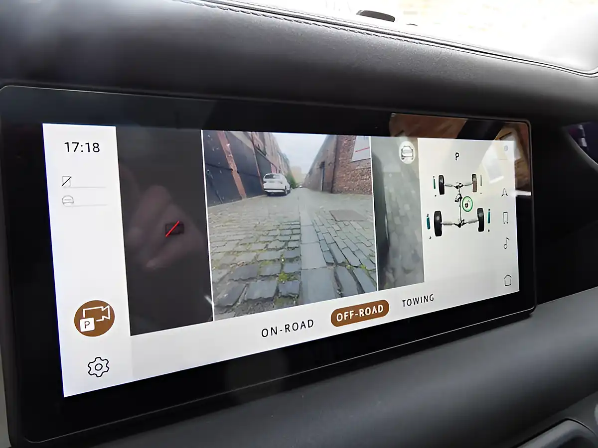 Used 2020 Land Rover Defender 110 First Edition Green - Interior and Exterior details 17