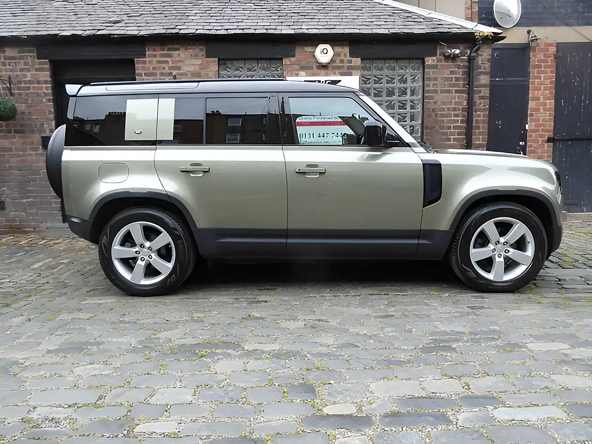 Used 2020 Land Rover Defender 110 First Edition Green - Interior and Exterior details 7