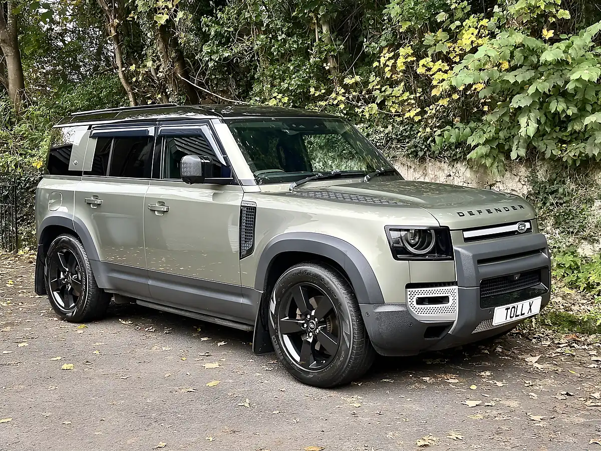 Used 2020 Land Rover Defender 110 Hse Pangea Green - Front View