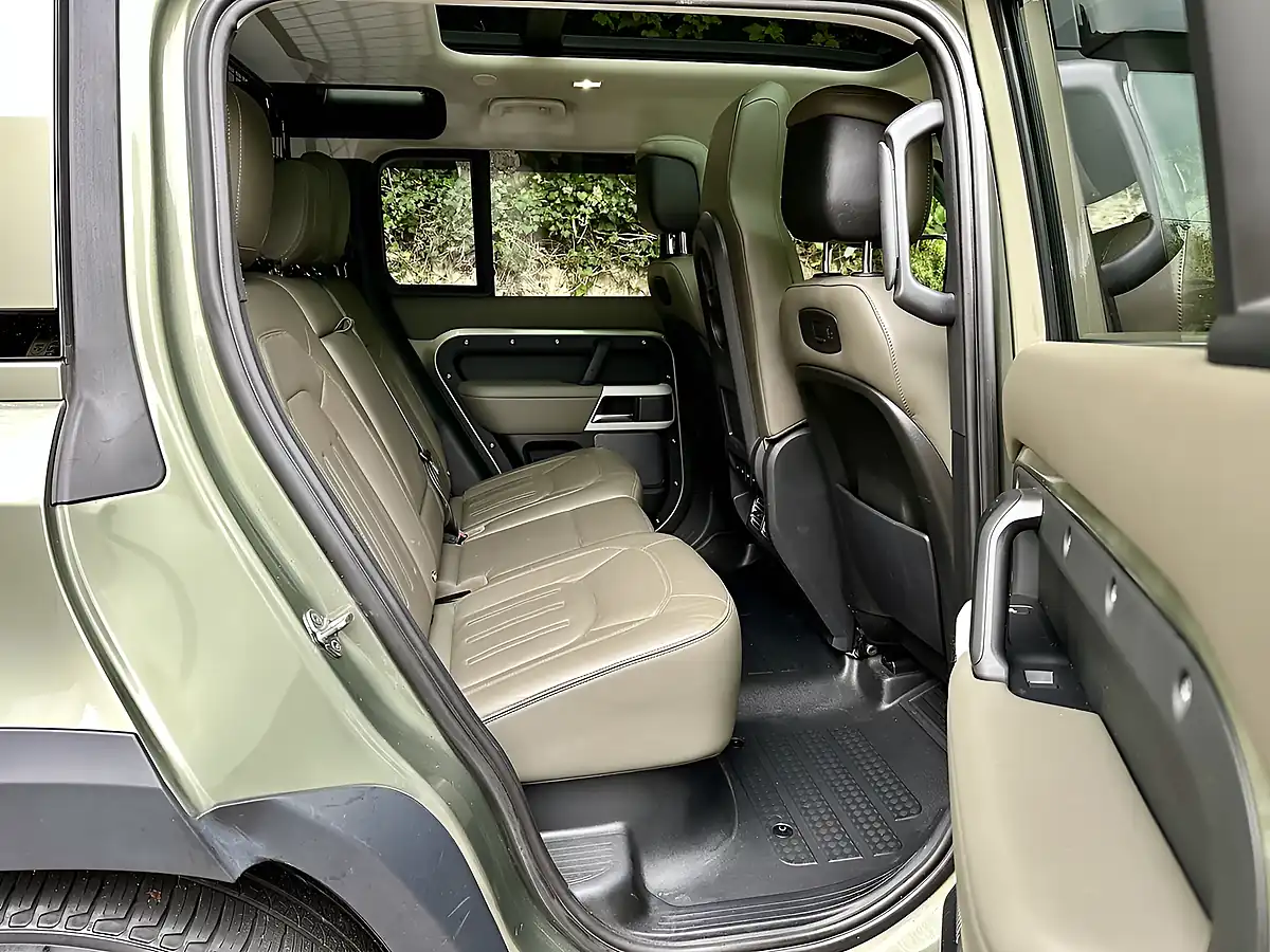 Used 2020 Land Rover Defender 110 Hse Pangea Green - Interior and Exterior details 10