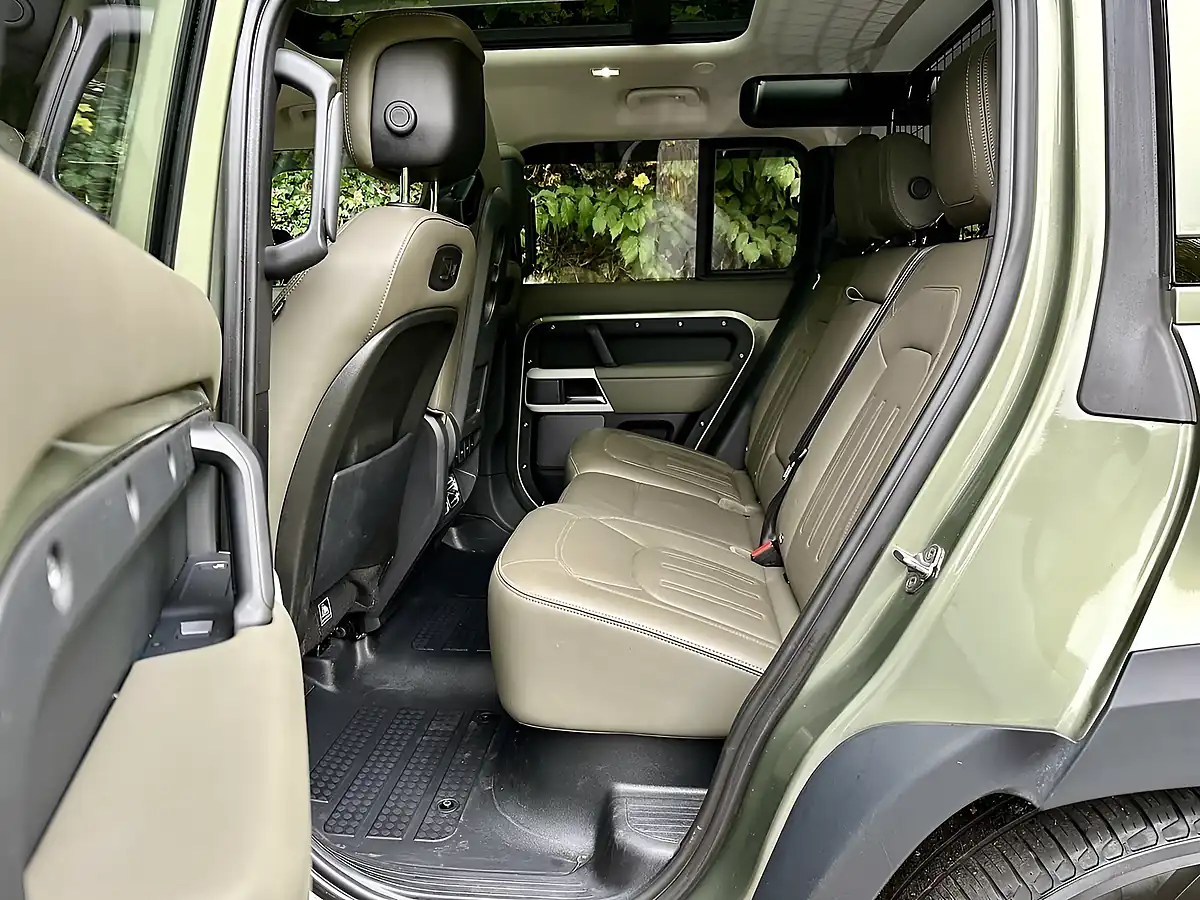 Used 2020 Land Rover Defender 110 Hse Pangea Green - Interior and Exterior details 11